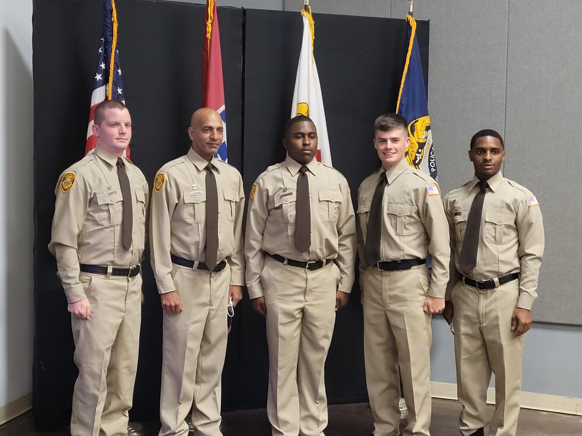MEM_PoliceDept's tweet photo. Congratulations to the graduates of the 66th Police Service Technician (PST) Recruit session. #BluePath https://t.co/xcbj5Jcbp1
