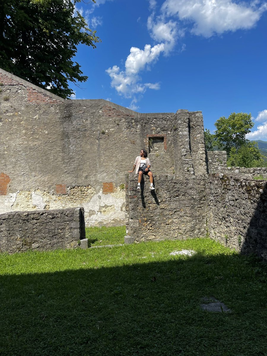 bro_itskat's tweet photo. On an over 800 years old mansion somewhere up in the mountains of Italy 😌 https://t.co/A3kaoaAGMD