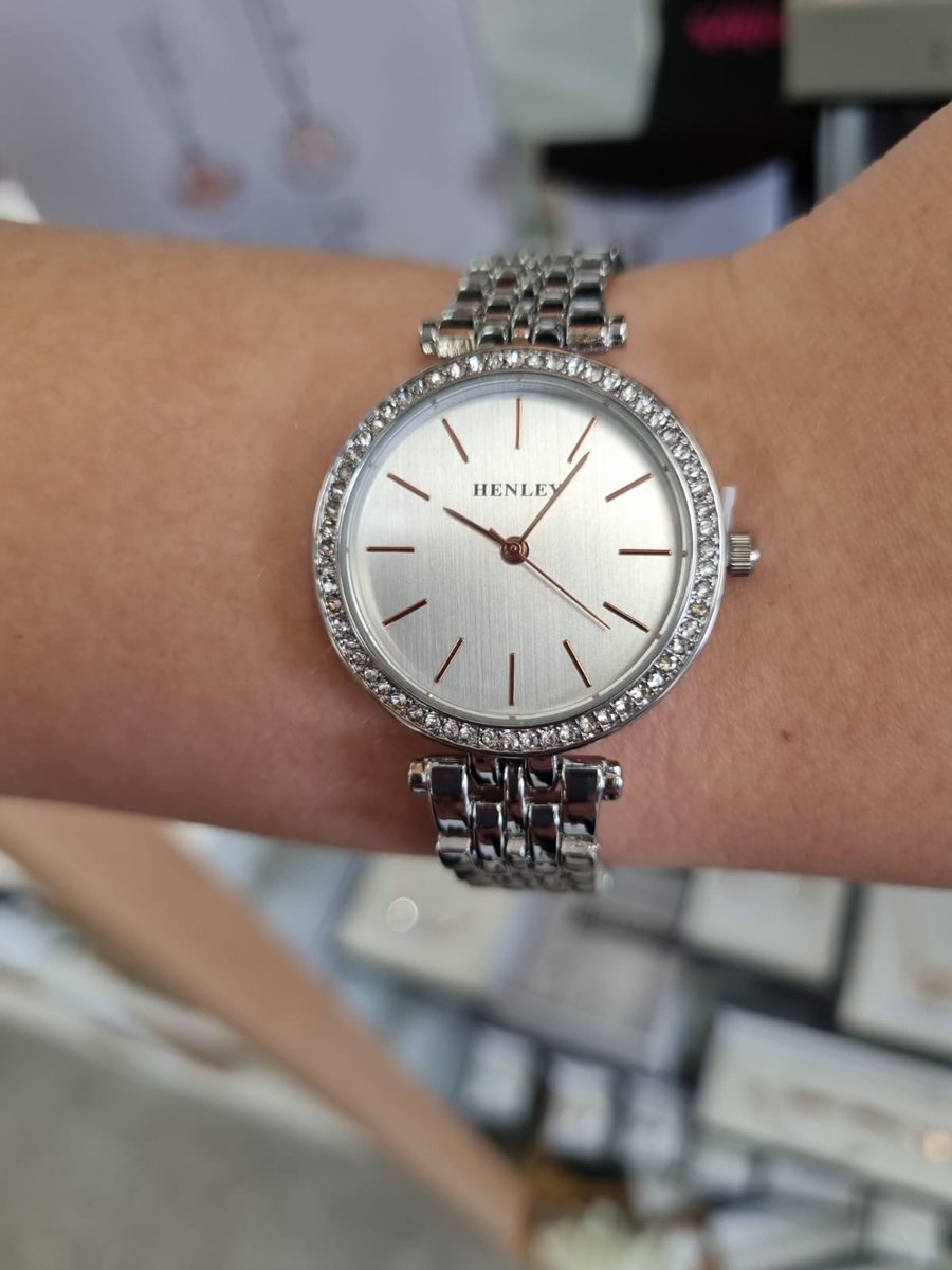 DoransListowel's tweet photo. Some beautiful new pieces in from the @antica jewellery range. 

We have watched, chains and rings. This is just a sample of what we have available, we have loads more in our jewellery display cabinet, that you are welcome to view. 

#DoransPharmacy #WhereStoriesBegin https://t.co/UQPMjZ4bB0