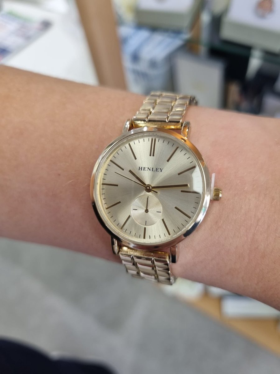 DoransListowel's tweet photo. Some beautiful new pieces in from the @antica jewellery range. 

We have watched, chains and rings. This is just a sample of what we have available, we have loads more in our jewellery display cabinet, that you are welcome to view. 

#DoransPharmacy #WhereStoriesBegin https://t.co/UQPMjZ4bB0