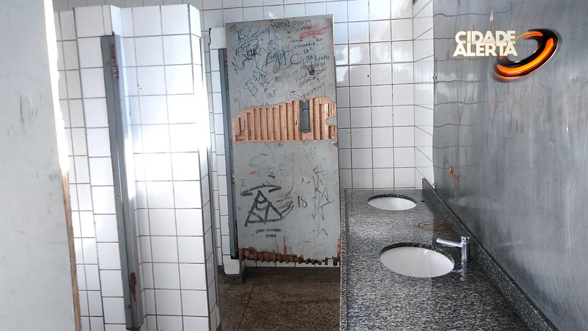 cidadealertaes's tweet photo. Situação dos sanitários do Terminal de Carapina, Serra! 

#TerminalRodoviário #Carapina #andaime #rachaduras #jornalismo #tvvitória #CidadeAlertaES https://t.co/HTov65U1KH