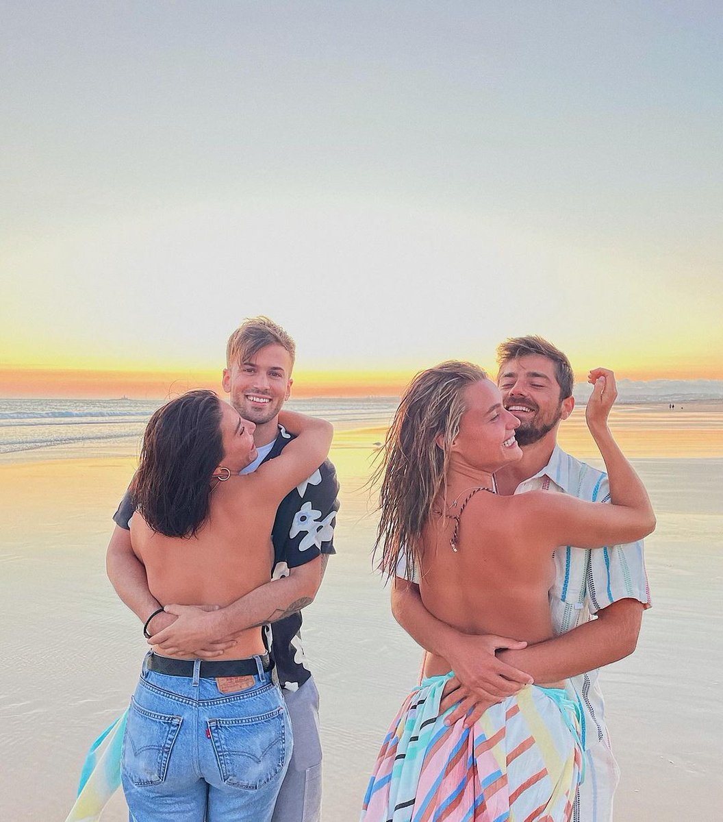 _carolcsantos's tweet photo. Sobre amor ❤️
@davidcarreira @kellyrbaileyy @Lourencortigaoo https://t.co/4jSaE91Ti5