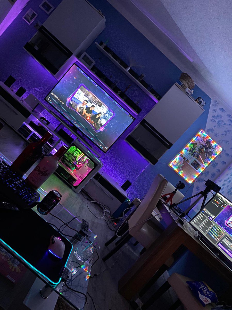 deoesii's tweet photo. Ab geht die Party und die party geht ab🛑 Planlos geht auch der Plan los 🛑 #livestream  #live  #stream #twitchaffiliate #twitchgermany https://t.co/OSbrTvqHHP