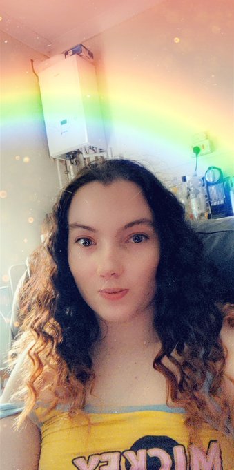2 pic. Who thinks I should wear curls more often ? https://t.co/nr3n3eLLfh