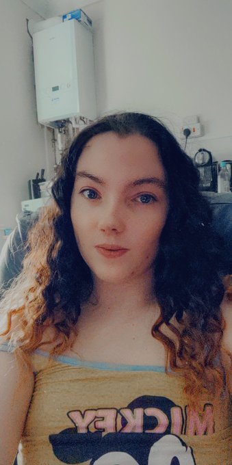 3 pic. Who thinks I should wear curls more often ? https://t.co/nr3n3eLLfh