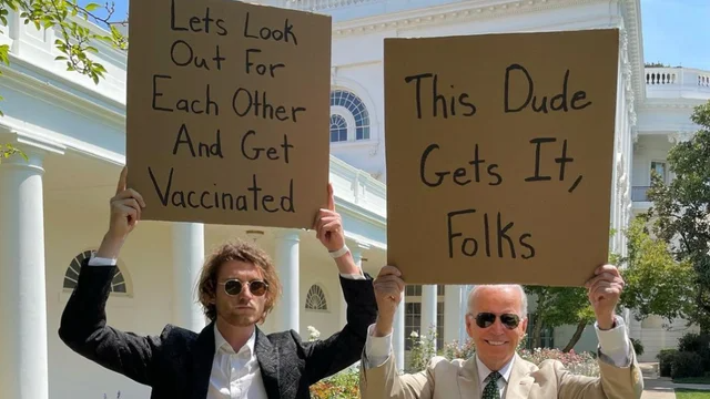 Biden promotes vaccines with "Dude With Sign" hill.cm/BGUiBlI