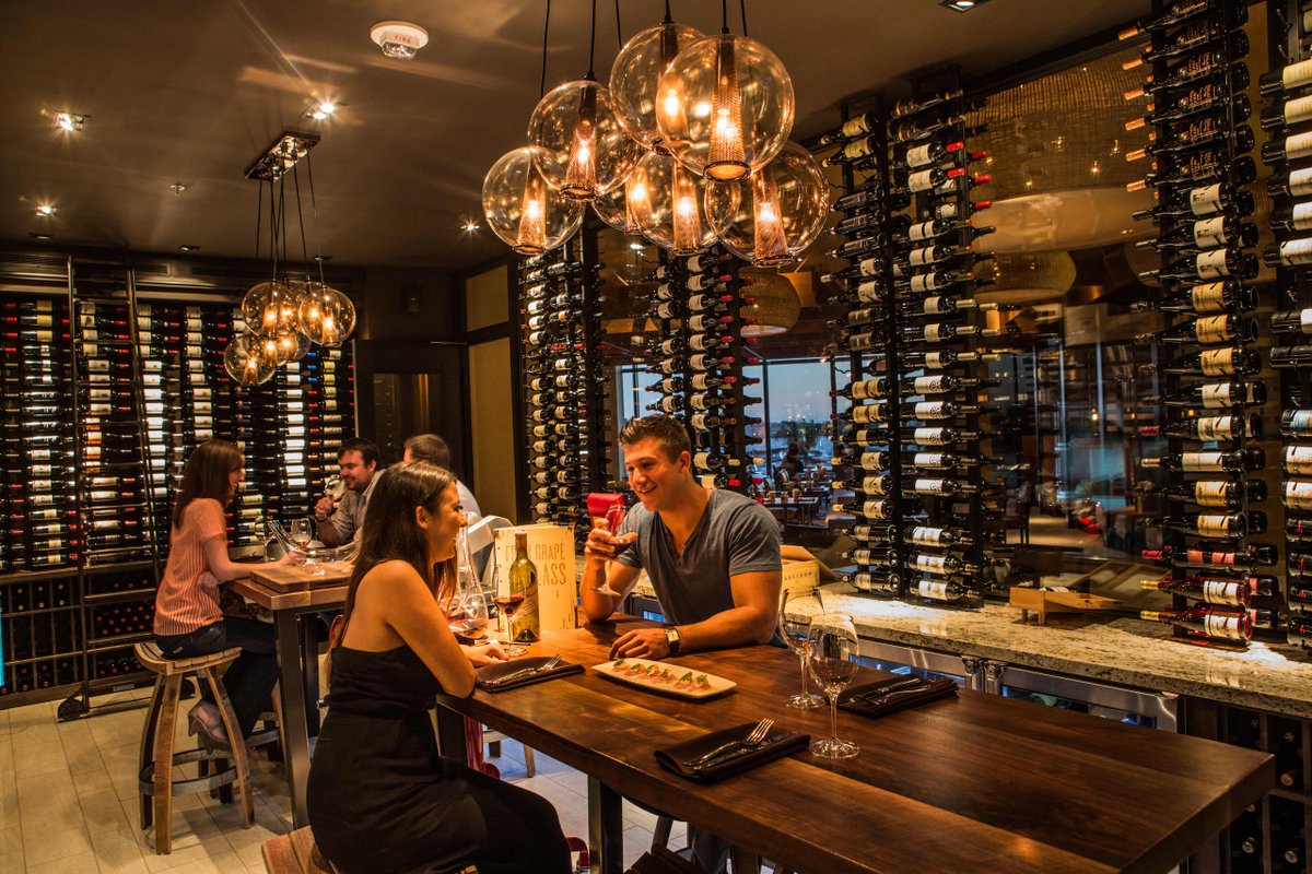 VintageViewWine's tweet photo. With more than 3 decades in the biz, it's safe to say  @VintageCellars knows wine rooms.  An Elite VV partner, this company has done amazing work with our racks. @71Above @MarriottMarina, @Del_Friscos are among the projects they've pulled off. Follow these guys. #followfriday https://t.co/iIqNJiHia6