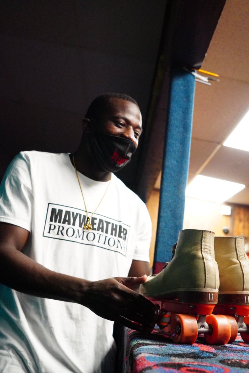 MayweatherPromo's tweet photo. ONE HOUR LEFT‼️ Make your way down to Skate Rock City in #Vegas for our #Back2School Giveaway! Fighter meet &amp; greets with some of our rising stars and contenders @LuisCubaArias @AndrewTabiti89 @livinglavishj @KevinThunderst1! Event ends at 8pm 🛼 https://t.co/v14BN2YtnM