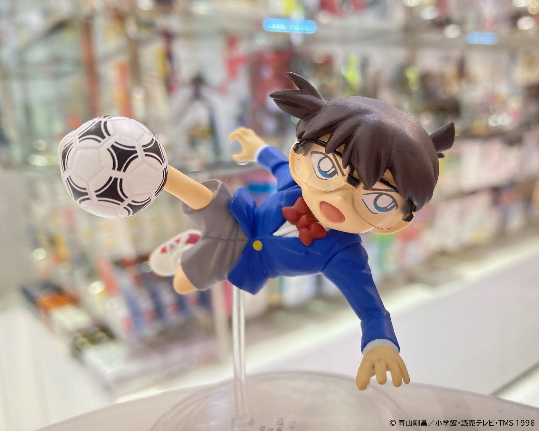 株式会社メディコム トイ Today S Solamachi Udf 名探偵コナン シリーズから 江戸川コナン サッカーver が登場 犯人が暴れだしたり逃走を図った際に用いられる一撃必殺のキック技が立体化しました クリアーパーツで再現された眼鏡など細部にも