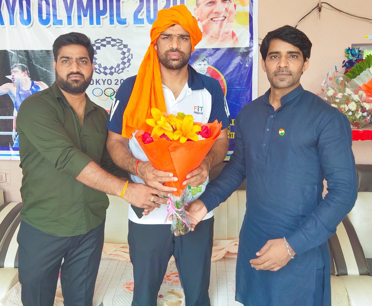 YadavMukdam's tweet image. Satish yadav boxer 💞 Pride of yadukul and proud of India.. #CRPF
@satishyadavbox #ahir_regiment_hak_hai_hamara 
#अहीर_रेजिमेंट_हक़_है_हमारा