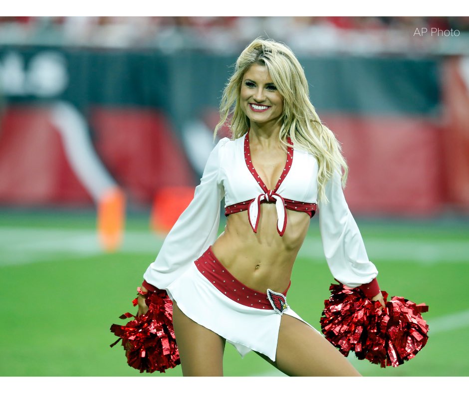 Меган фокс чирлидерша. Болельщицы с помпонами. Черлидерша блондинка. Аризона кардиналс чирлидерши. Чирлидерша мелина.