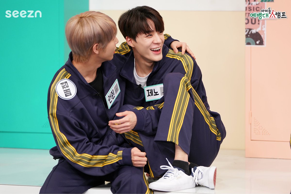 jnrjclub's tweet photo. jeno (177cm) looking tiny beside renjun (171 cm) https://t.co/qiiK93juRI