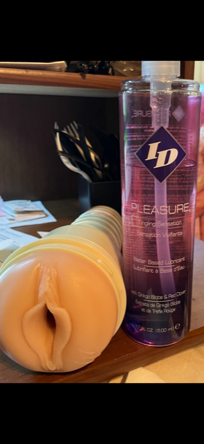 peaceandyoda10's tweet photo. Friday night Happiness.... an fun evening with @ANGELAWHITE @Fleshlight is what is happening!!  #sexytime #idlubricants #fridaynightvibes #feelstoogood #amazingcombo https://t.co/Wr85AuArtg