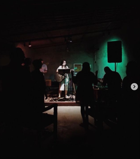 matheuzzzao's tweet photo. olhando as fotos da suposta igreja da isabelle drummomd e gente???????? https://t.co/dBTR2rPAnO