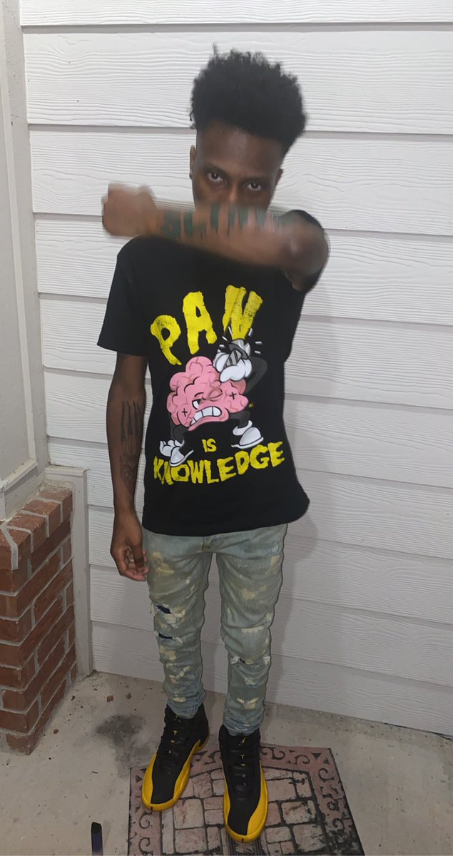 pbabyshorts's tweet image. i got the game pain came with it 💚#LLBB #LLPP #LLG ❤️‍🩹