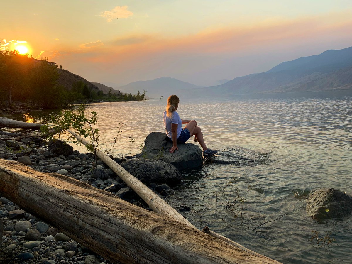 That “in between the smoke and a pure sunset moment” - and there is such a thing! 😊 
#sunset #picoftheday #kamloops