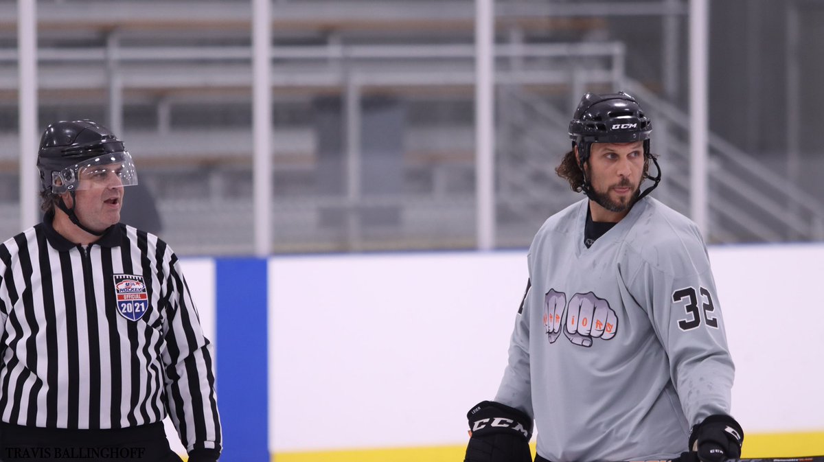 NastyKnuckles's tweet photo. .@rileycote32 and @dnastyworld teamed up with @FlyersWarrior tonight to play in @CFCHockey and will do so again tomorrow

📸: @travieballin26 https://t.co/T8n6jUuKfl