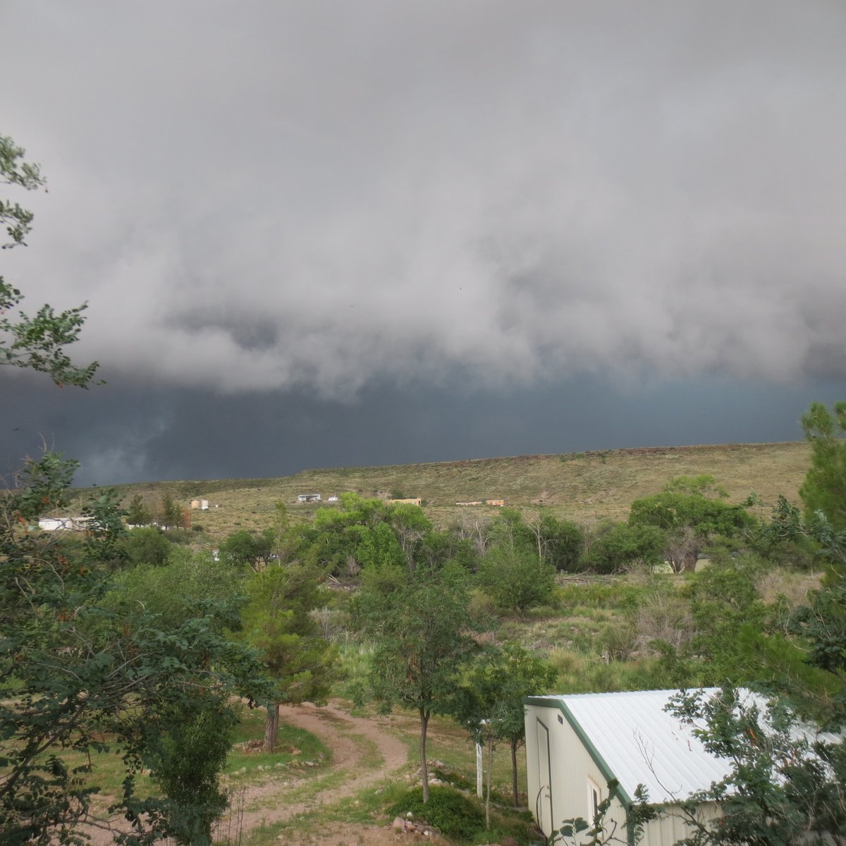 RussBowen1's tweet photo. 1.27 in./55 min. 7pm plus 0.47 1am minor flooding in downtown park and rocks covering Hwy. 152. Beautiful shelf cloud proceeding. https://t.co/iq5LIxj4PB