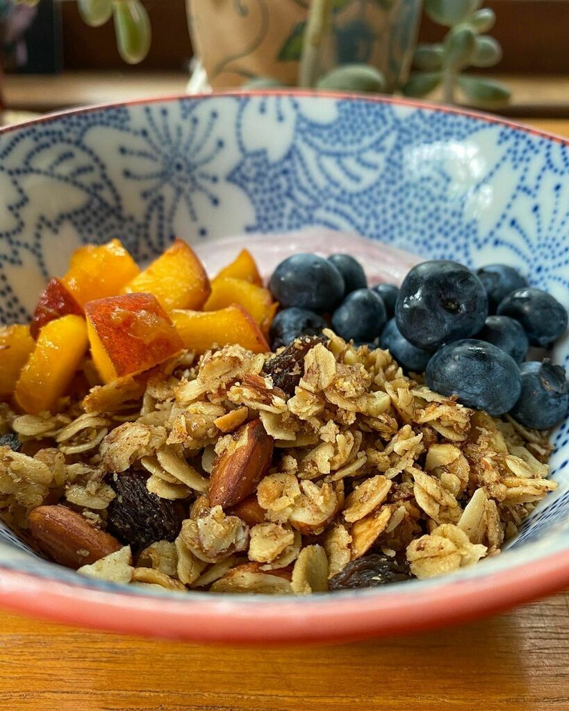 CleanEatsFast's tweet image. Come see me on Sunday❣️❣️ 

Pretty please with a locally sourced cherry on top. 🍒 

I’ll be slinging granola at Scoot! (@scootcoldbrew) from 11 am to 2pm (or while supplies last 🤷🏼‍♀️). There will be cold brew coffee, DOGS TO PET (or adopt 🤗), other trea… ift.tt/3m3nXrJ