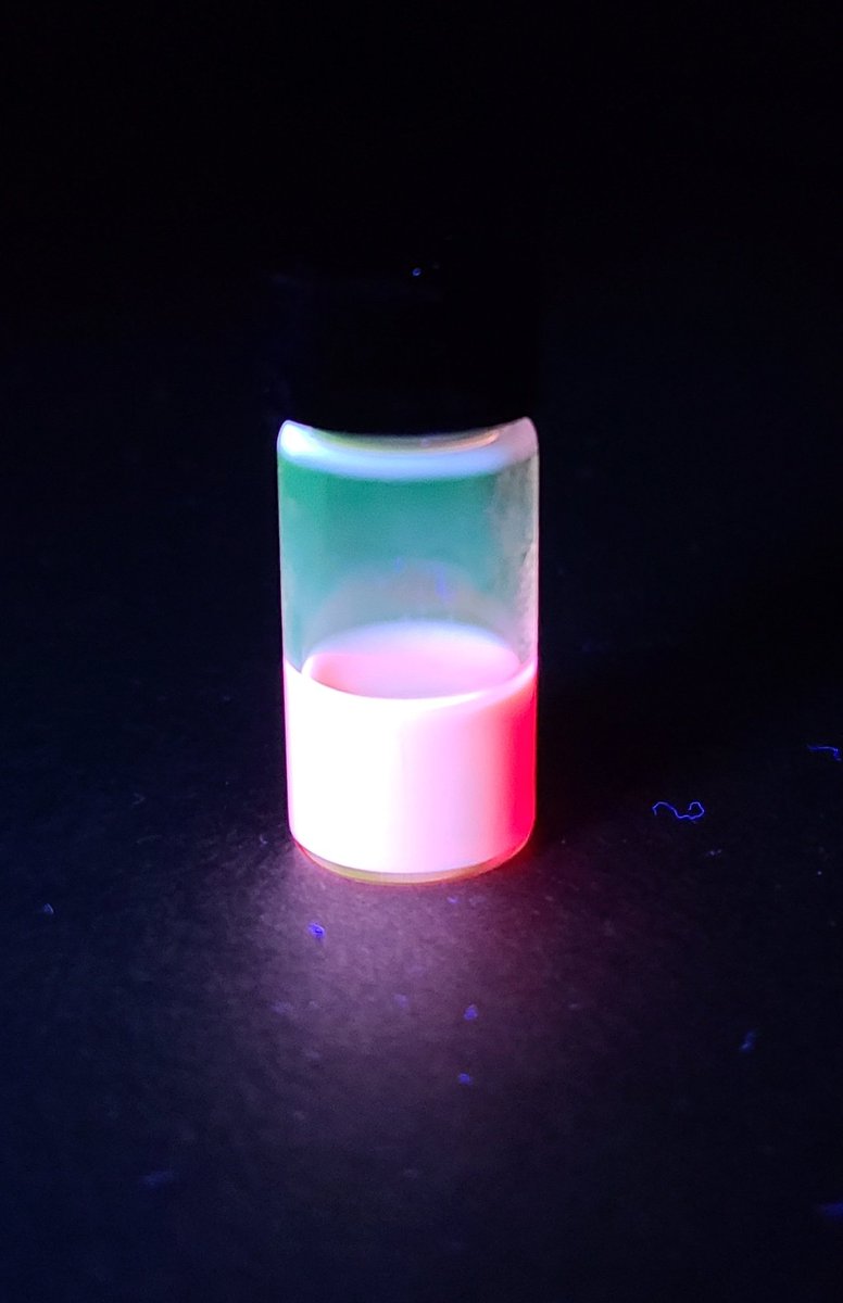 Happy #FluorescenceFriday! This week brought to you by @Rachel591 and I experimenting to see what we could combine to make white #glowythings