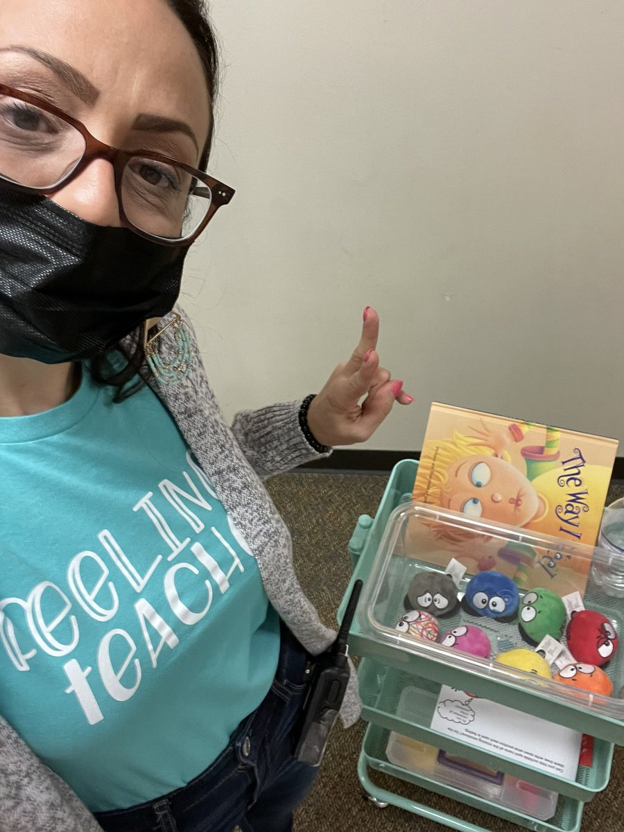 AEScounselor's tweet photo. Meet the Counselor lessons are in full swing at Anderson! I love my job! ❤️ #selrocks @AEScounselor @ClarkWritesNow @SpringISD @SpringISD_GCMH @AndersonGators @DrMiguelSPerez https://t.co/yswPur2ZcM