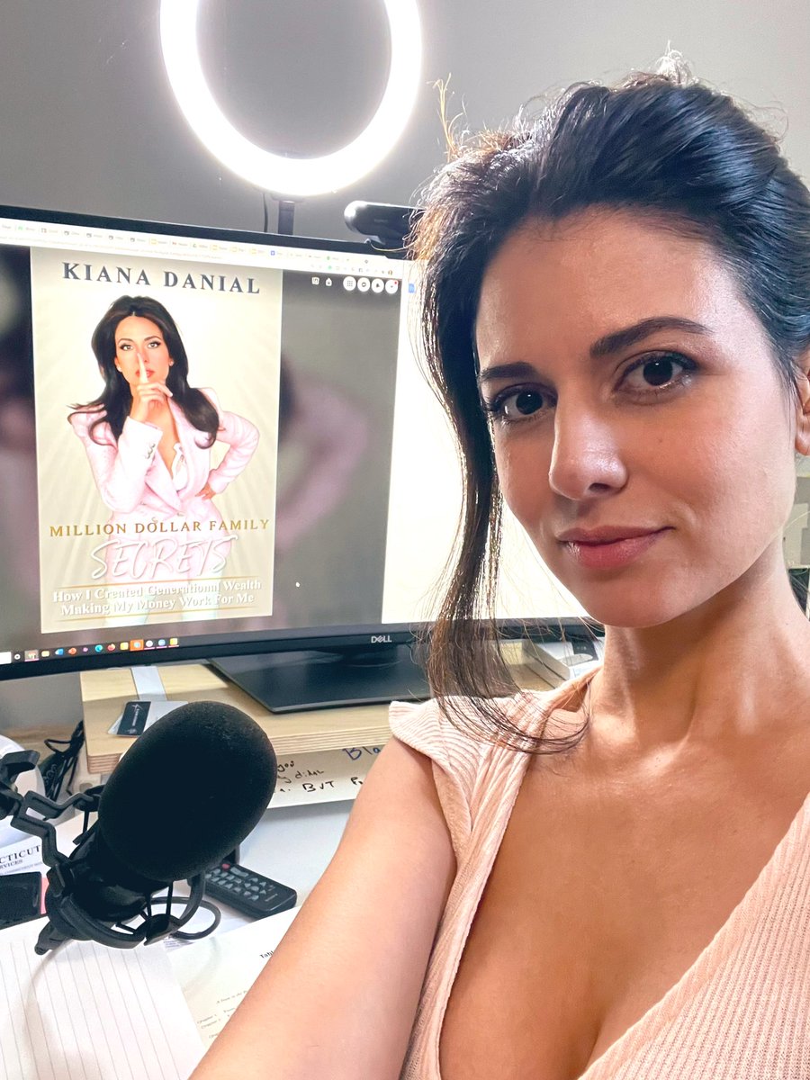 KianaDanial's tweet image. I’m writing a new book!!! And I have to finish it in 2 days to have it ready by #FunnelHackingLive … wish me luck!! #author