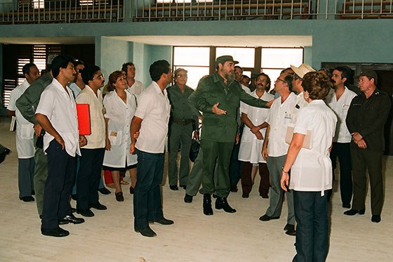 yudithminas's tweet photo. "¡Tareas tenemos tantas por delante, trabajo y lucha tenemos tanto por delante, que son suficientes para agotar no una, sino dos generaciones de revolucionarios!" #FidelViveCubaSigue https://t.co/8lXxJLkR73