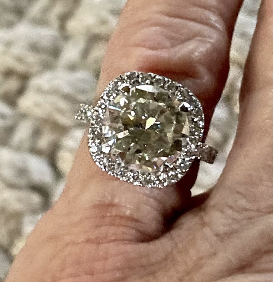 BSmithJewelry's tweet photo. New amazing ring delivered today to a very special client. https://t.co/sRkOkqVFmM