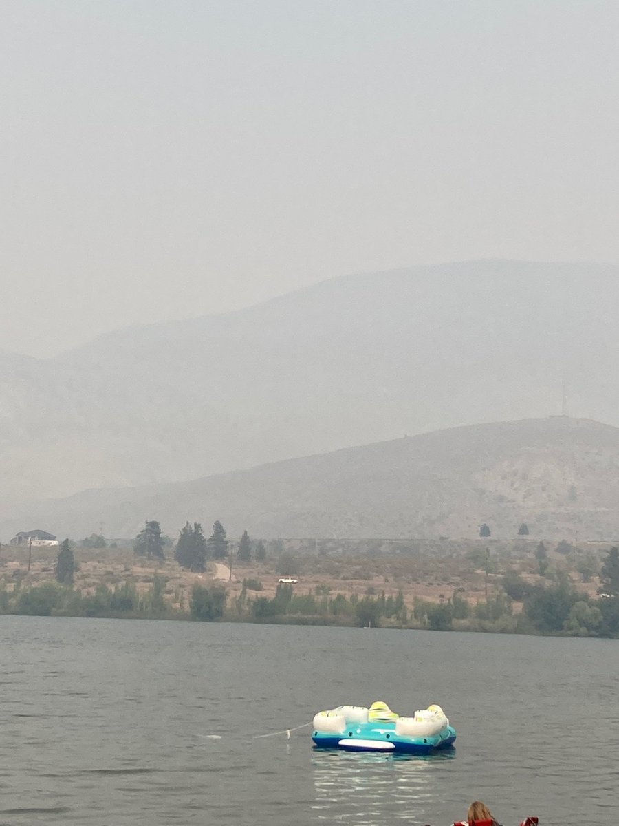 LakesideOliver's tweet photo. We were fortunate enough to have a break from the smoke for most of the week, but unfortunately it has returned. #LakesideLife https://t.co/DGGKLWzvXq