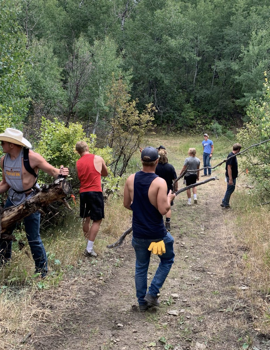MSUN_FOOTBALL's tweet photo. Had a great day yesterday giving back to our community! Helped clear and cut trails throughout Beaver Creek Park.
#AllN
#GRIT #WeOverMe https://t.co/yHXHdNHE5H