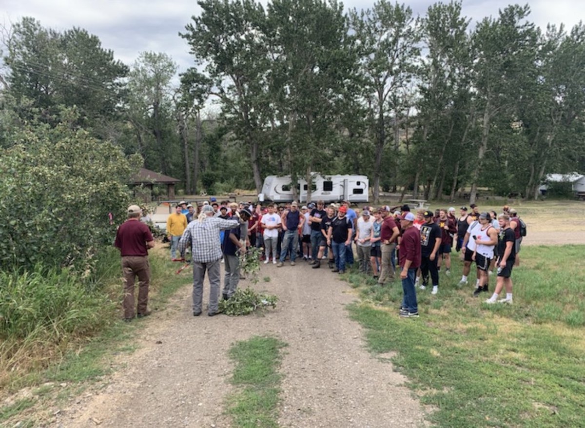 MSUN_FOOTBALL's tweet photo. Had a great day yesterday giving back to our community! Helped clear and cut trails throughout Beaver Creek Park.
#AllN
#GRIT #WeOverMe https://t.co/yHXHdNHE5H