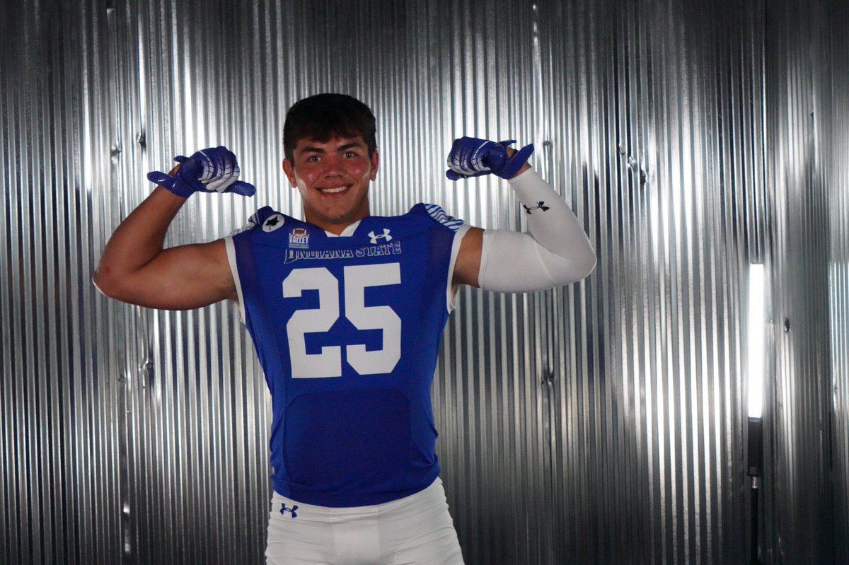 dallaswesthoff2's tweet photo. Beyond blessed to announce that I am committing to Indiana State University! I want to thank my parents, coaches, and everyone else who has helped get me to this point! Dream come true! Go Sycamores!!⚪️🔵 @CoachDesMorgan @CmalryMallory https://t.co/lIXNxhNQqy