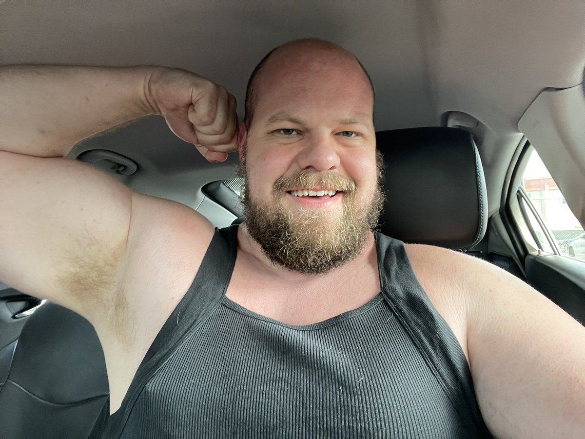 WildCuddler's tweet photo. Finished arm day with some push-ups covered in sweat and ripe pits. #FlexFriday #pits https://t.co/bIc1myIqv4