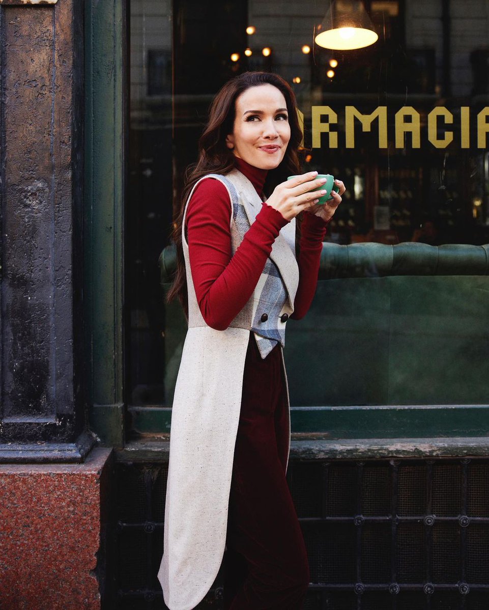 ⁣
Café con chocolate y pastafrola??⁣
-
Кофе с шоколадом и пастафрола?? 

📸 @brunoilusorio 
💡 <a href="/mateo/">mateo</a>.gonzallez 
🎥 <a href="/tinchochiesa/">martin chiesa</a> 
💫 <a href="/rosanjuan/">rosario san juan</a> 
💄 @castillosfernando