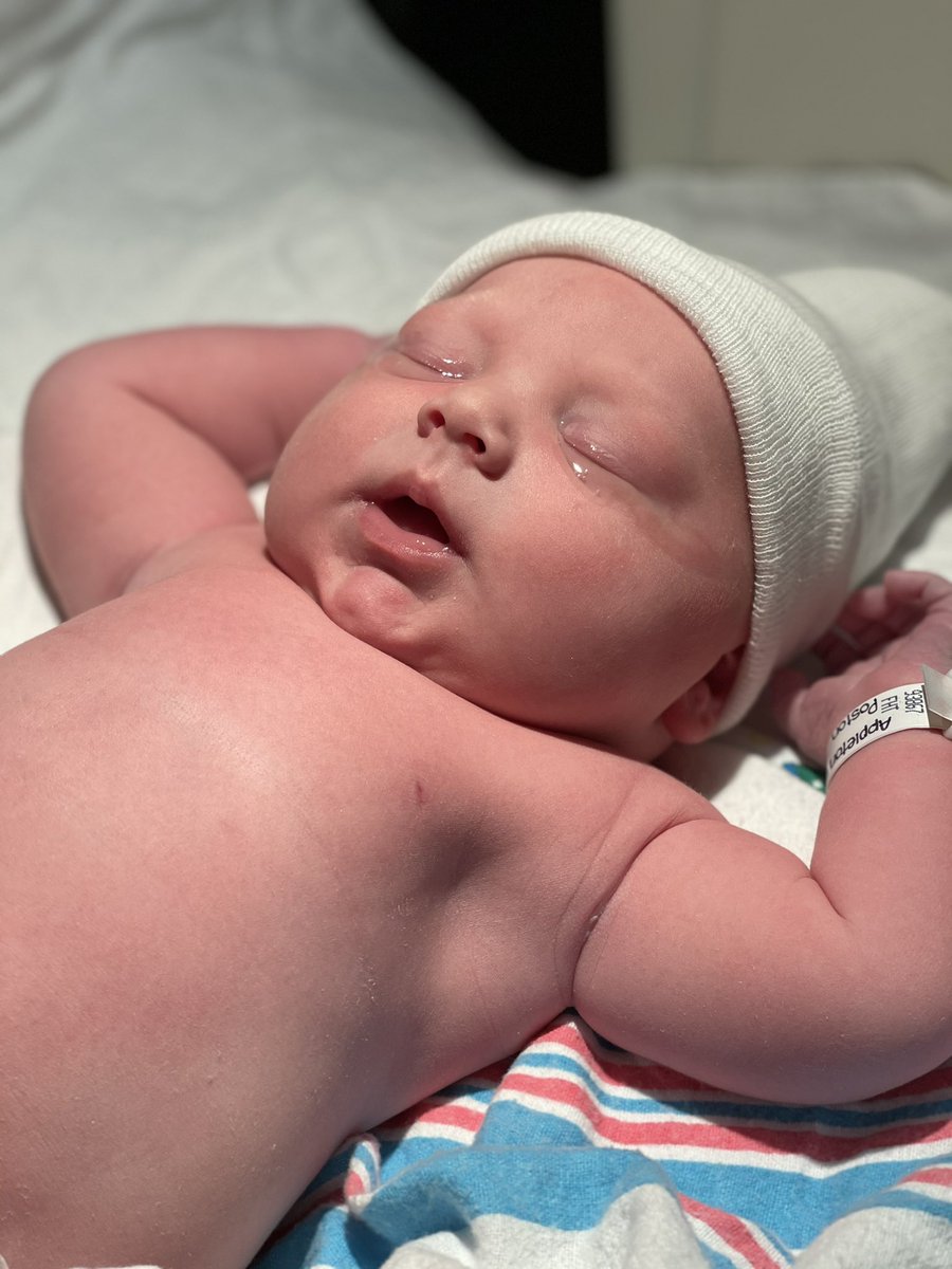 allieeeee97's tweet photo. I don’t know what I did to deserve such a perfect, beautiful, healthy baby but God has blessed me and I’m beyond thankful. 💙🙌🏼 https://t.co/4yIlNlbimI