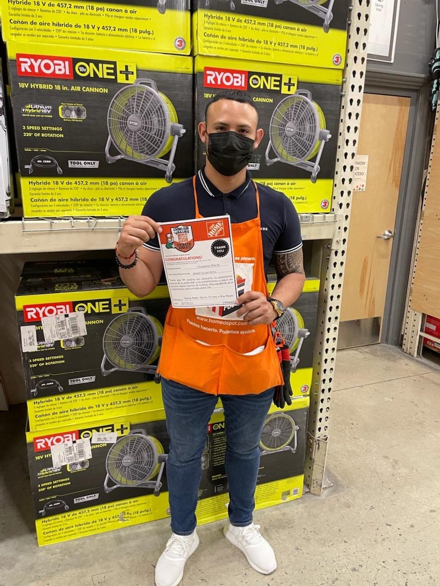 belmaryvelazque's tweet photo. Thanks @RosaSally @joaishamontalvo for this recognition our @ThdMoran infocus captain for doing the right thing .. Good Job !!! 😀 https://t.co/raX5qscN9Y