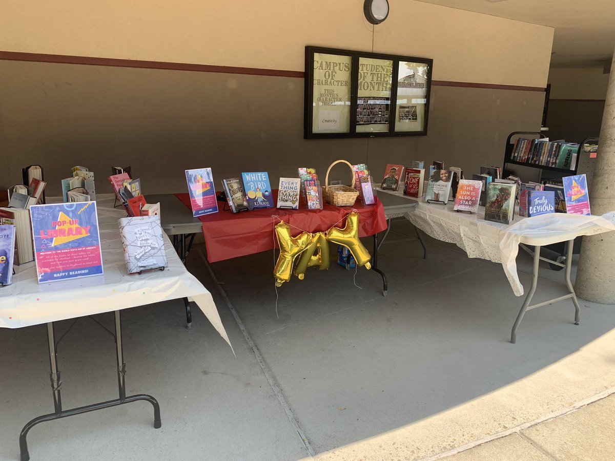 LibraryDvms's tweet image. Bringing our library to @DVMS_Eagles students at our first ever Pop-up Library! #SRVLibraryLove #SRVUSD Thanks for collaborating @IHMSLibrary 📚 💜 👩‍🏫