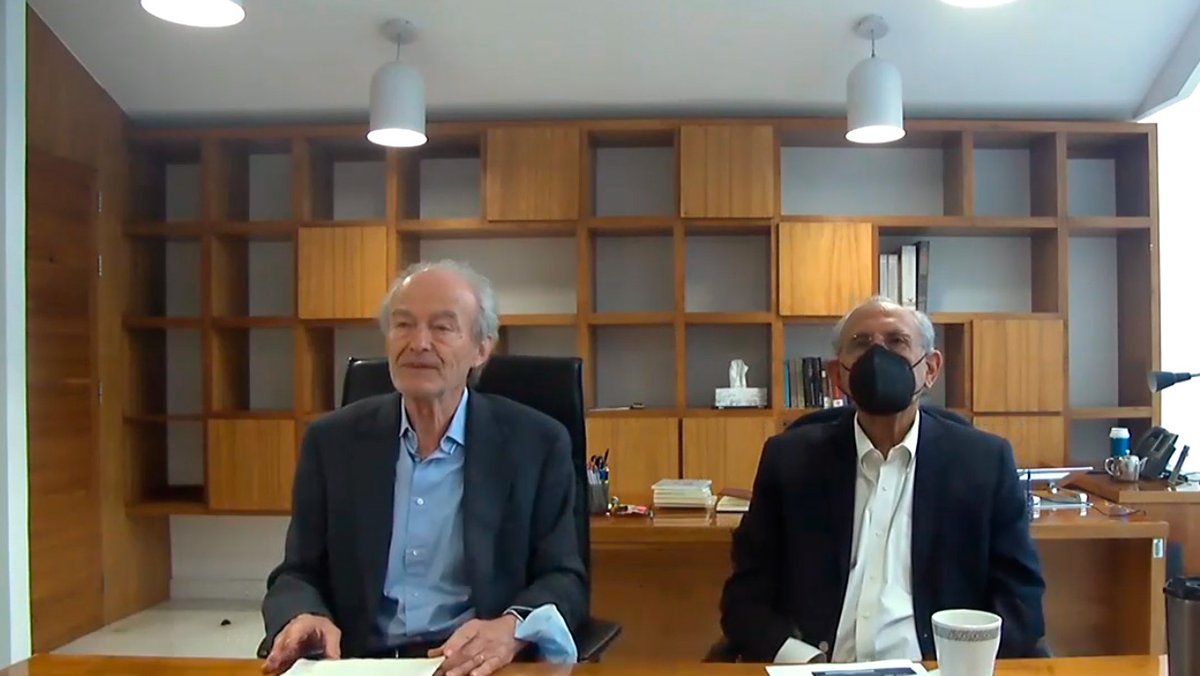 CIDE_MX's tweet photo. El @CIDE_MX recibió en una ceremonia virtual a los 229 nuevos estudiantes de licenciatura y posgrado. En esta ocasión, el discurso de bienvenida estuvo a cargo del Dr. Jean Meyer, uno de los tres profesores eméritos del #CIDE. 

¡Bienvenidos a la #ComunidadCIDE! 

Lee la nota 👇 https://t.co/o5chQ3eQiY