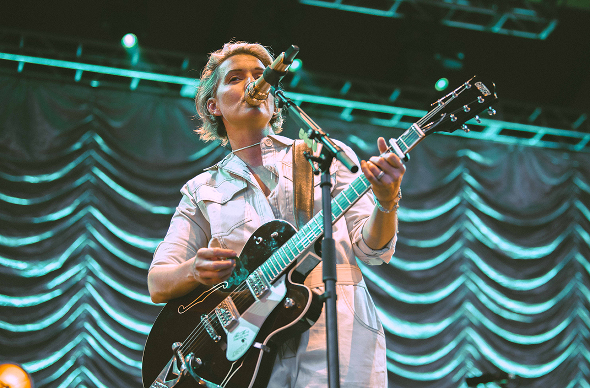 Únete al streaming de <a href="/brandicarlile/">Huy Hoang</a> este sábado 14 de agosto a través del ciclo de shows de <a href="/Veeps/">Veeps</a>. Disfruta del pop, rock y country de esta singular artista 😍 No te lo pierdas!

Más info ➡️ brandicarlile.veeps.com/stream/events/…