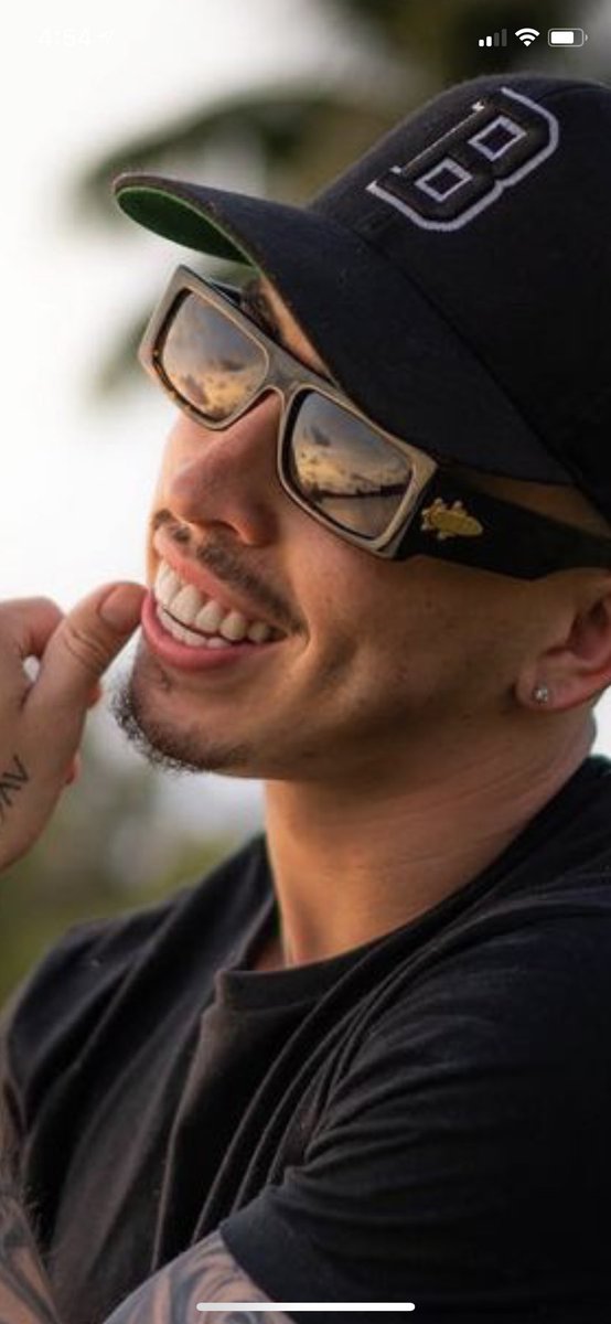 StinaG_pokeGo's tweet photo. Why his teeth look like that?! #landonmcbroom @landonmcbroom_ https://t.co/VHluaMEpk7