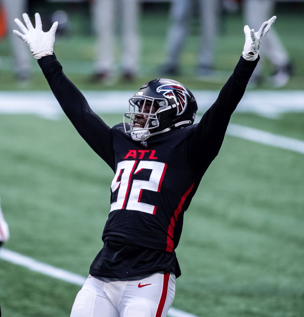 AtlantaFalcons's tweet photo. Nice job getting to the QB, Rook! 

@ogundeji_ade https://t.co/p6YumXxipQ
