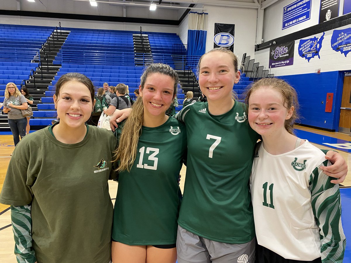 @CloverleafVB seniors <a href="/haneckelberry/">hannah</a> <a href="/lexiclingan/">James</a> @Joy_Kindall_08 <a href="/katiemduke/">Kaitlin Duke</a> … Stat leaders: Clingan 15 AST 3 ACE / Kindall 7 KL 2 BK / <a href="/Kendra_courtock/">kendra</a> 8 KL / <a href="/paige_brownson/">paige</a> 2 BK