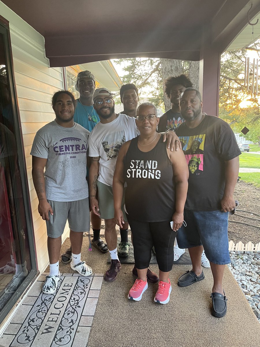 CoachLandstrom's tweet photo. Some of our players stopped by to see the Grixby family after practice today during this difficult time. Central is family and we support each other in good times and during the tough times. 
💜🦅 https://t.co/qMFIWVhwjw