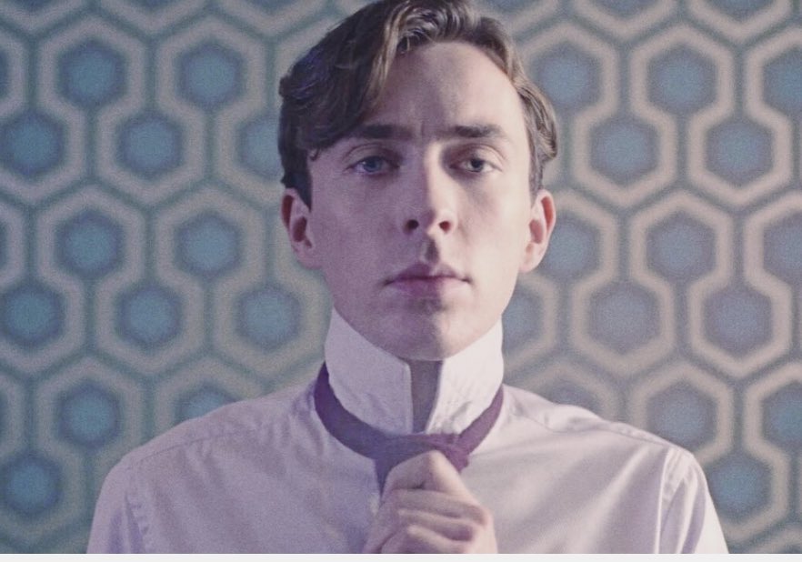 マシュー・ビアードが30代になって、ますます美しさに磨きがかかってきている。太陽と言うより月の輝き。