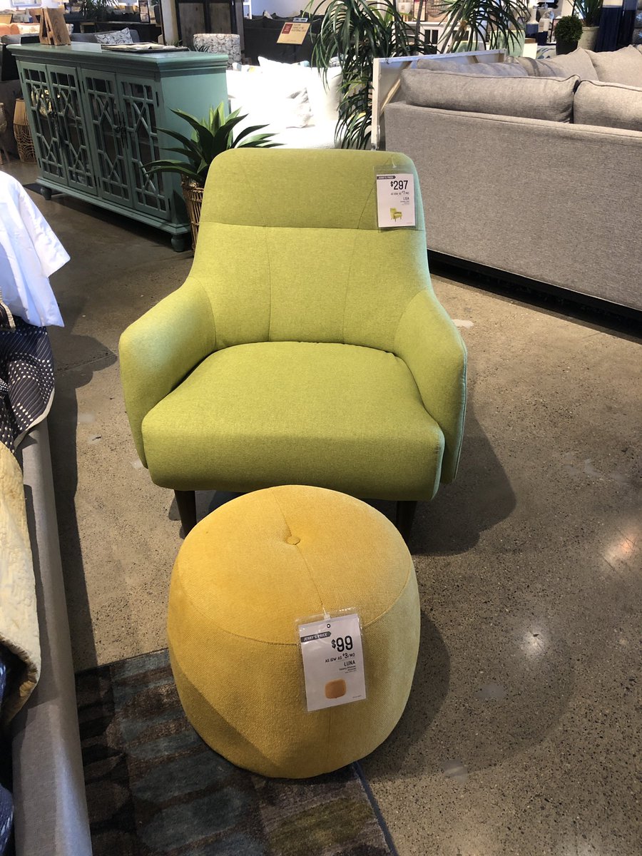 It should be illegal for me to shop alone … I thought these were both orange .. #colorblindproblems <a href="/WeTheColorBlind/">Color Blind Probs</a>