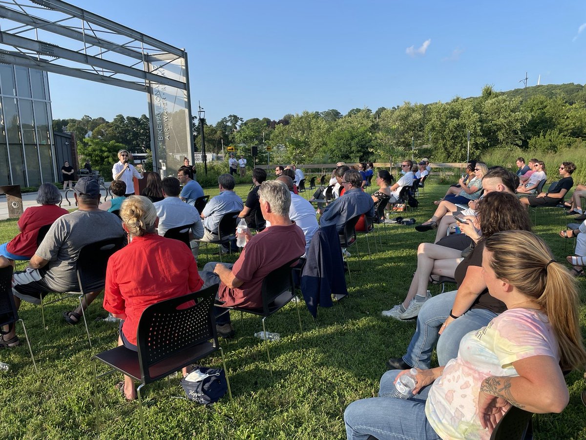 ewarren's tweet photo. It was great to be in Worcester tonight for another Meet and Greet. We talked about how we can make change and put our government on the side of working families. https://t.co/SddiYUGMob