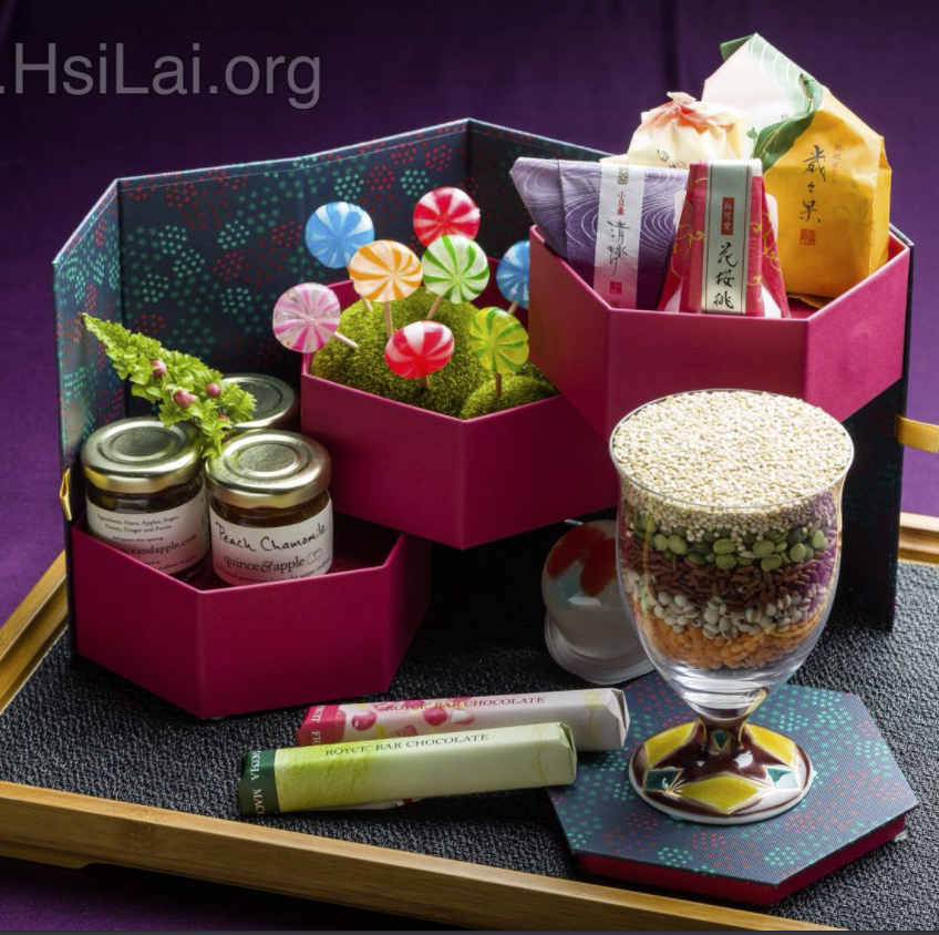 hsilaitemple's tweet photo. Q: What is the benefit of food offering to Buddha?
A: To extend our longevity; it enhances our articulation skills.
#HsiLaiTemple #EmperorLiangRepentance #西來寺#梁皇寶懺 https://t.co/38JGhBebLJ