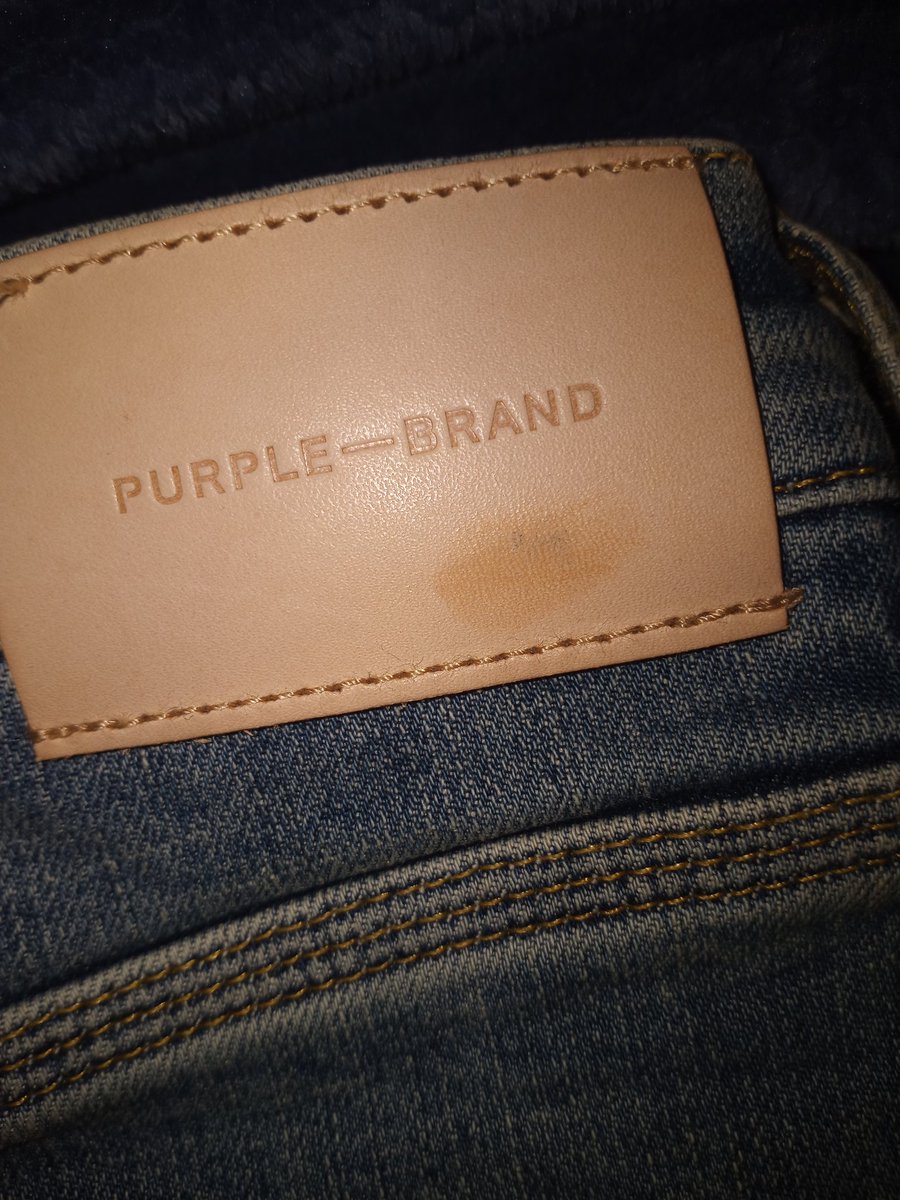 PotSpotNYC_'s tweet photo. Only issue was when I took it out the package there was a huge black dirt spot on the Purple Brand logo. I Took a wipe which got most the dirt off but now it's stained for some reason. Am I able to get fresh pair ? Only asking cause these shits not cheap lol @WESTSIDEGUNN https://t.co/6budmXeUA6