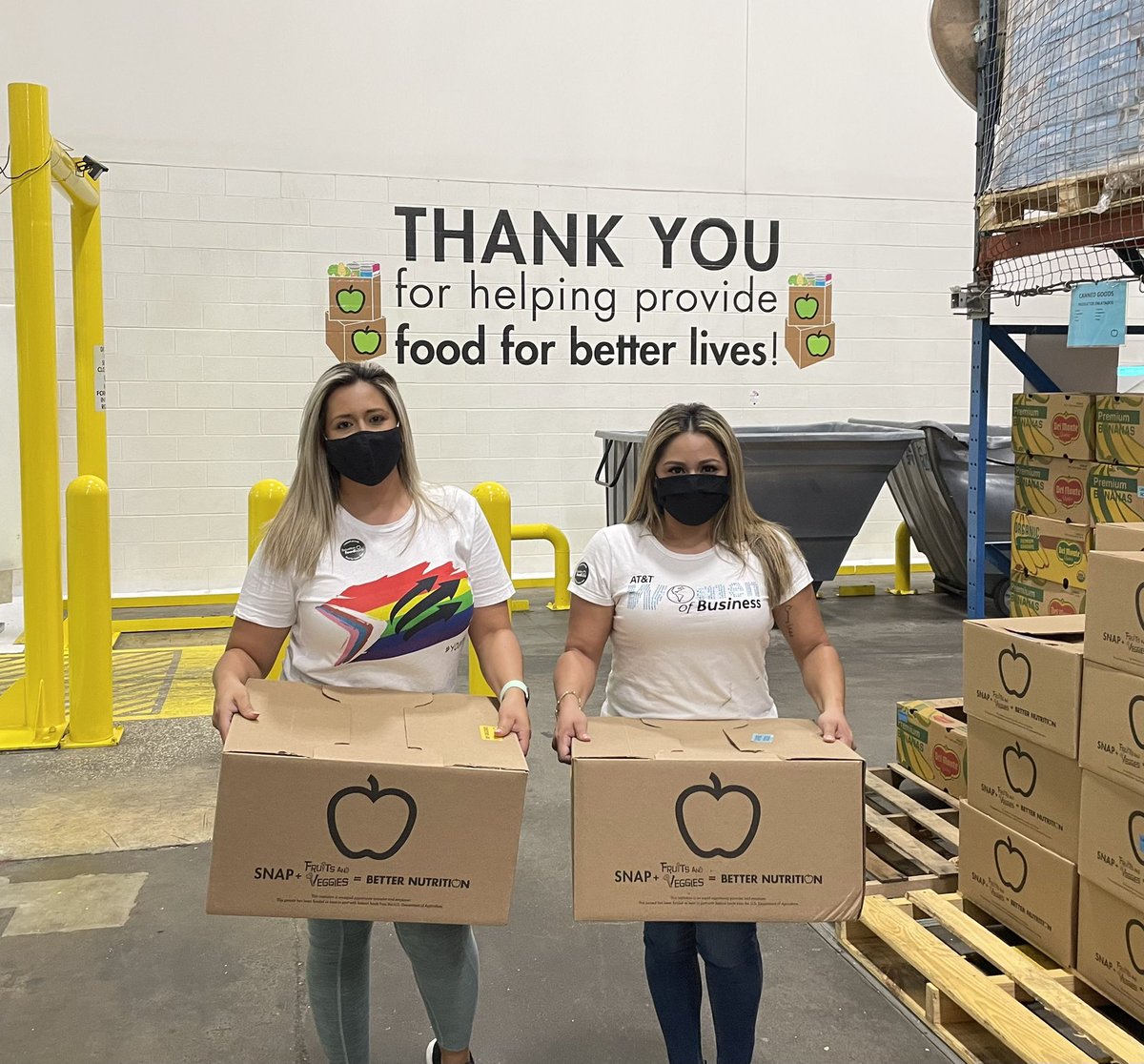 OxyGENHTX's tweet photo. To say it was Great would be an understatement because it was AWESOME!! Great turn out to give back to the community today at thE @HoustonFoodBank @oxyGENerg https://t.co/EjeubRlSiw