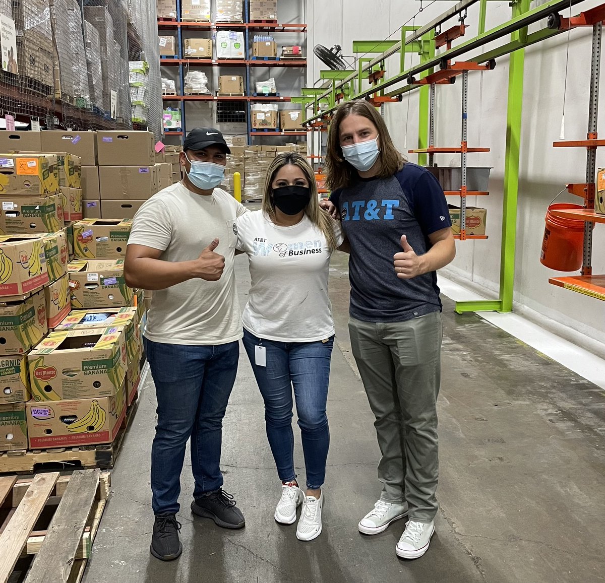 OxyGENHTX's tweet photo. #Houstonfoodbank #oxyGEN #TeamWorkDreamsWork https://t.co/elBZaEwFDT